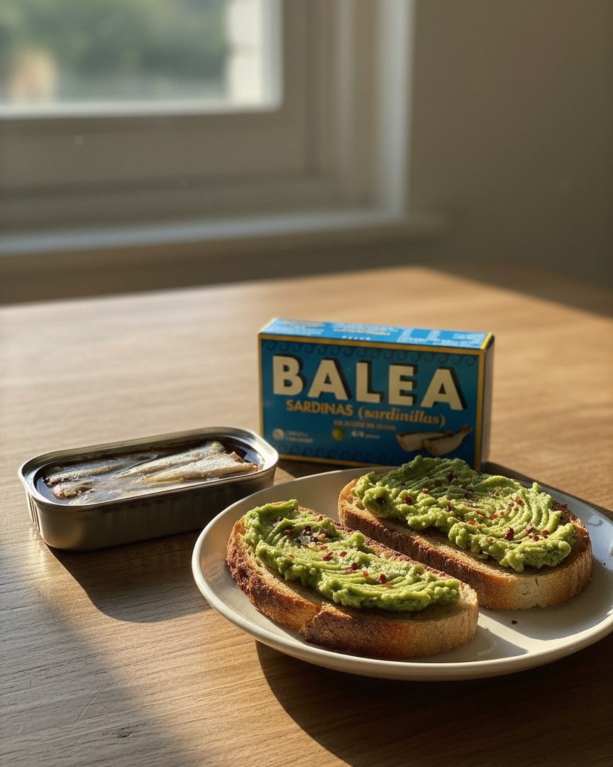 Tostas crujientes de sardinas con crema de aguacate: desayuno, merienda o cena
